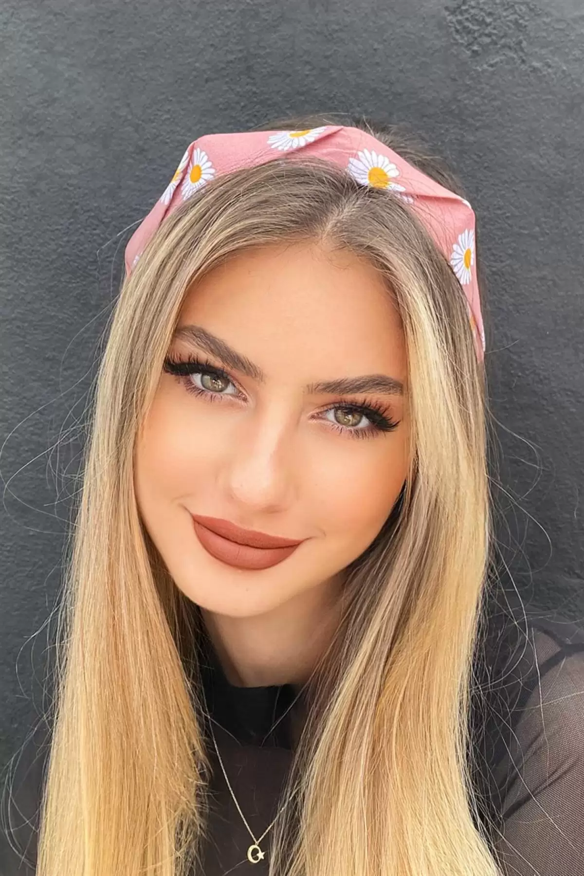 Pembe Renk Papatya Desenli Taç