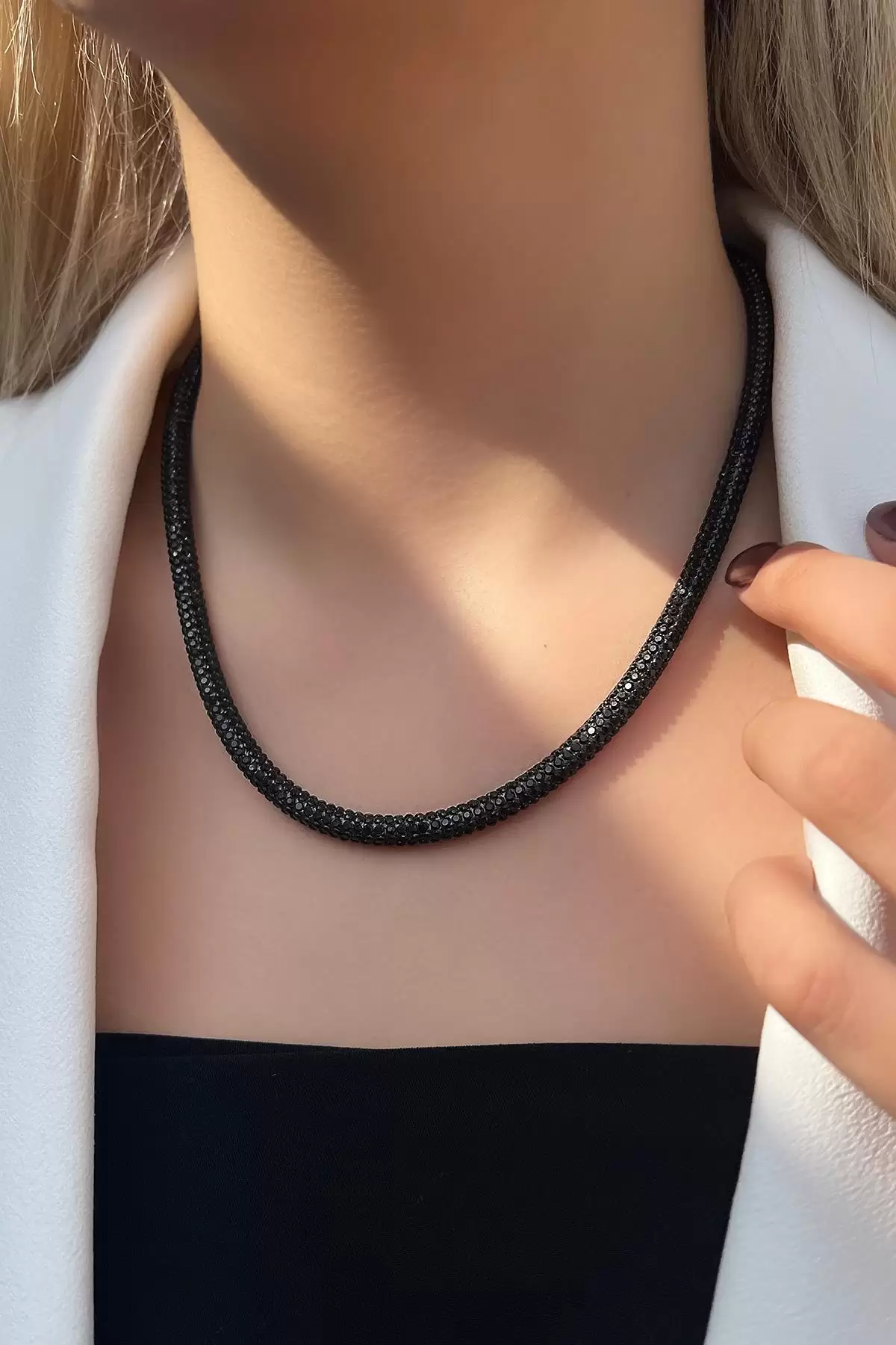 Siyah Renk Taşlı Kolye