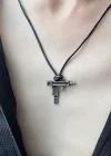 Uzi Figürlü İpli Kolye