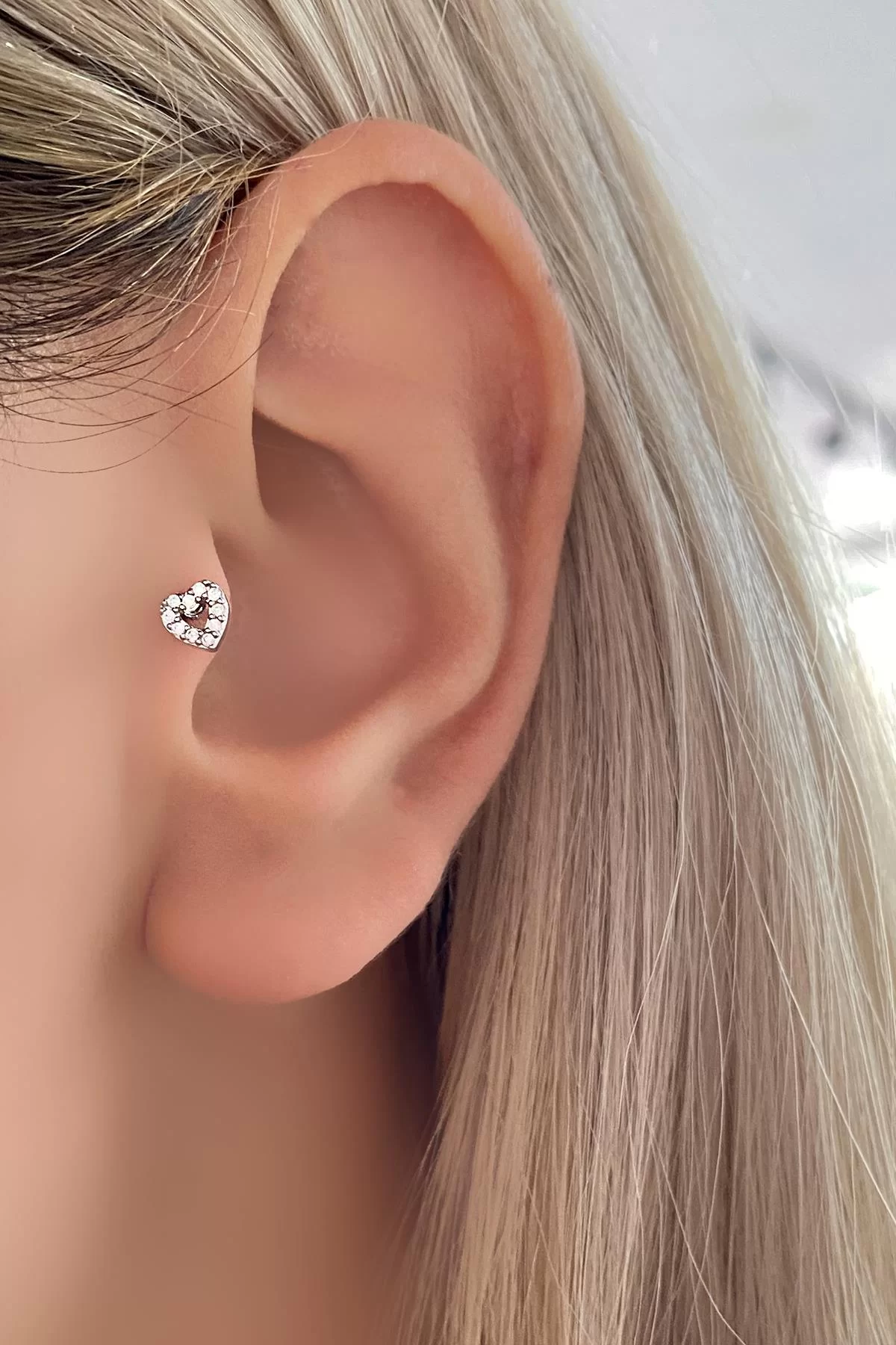 Gümüş Renk Cerrahi Çelik Kalp Figürlü Tragus/Kıkırdak Küpe/Piercing (Tek)
