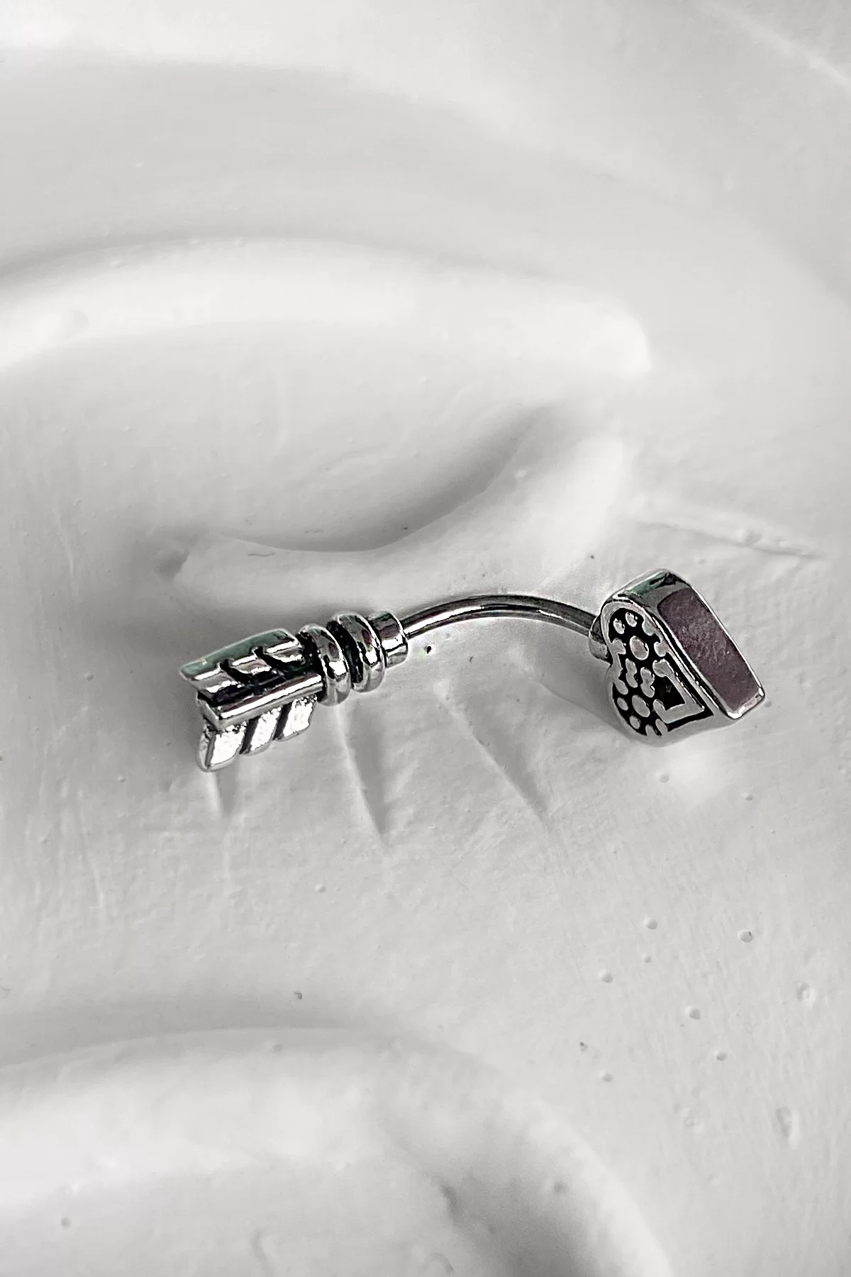 Gümüş Renk Cerrahi Çelik Kalp Figürlü Zincirli Tragus/Kıkırdak Küpe/Piercing (Tek)