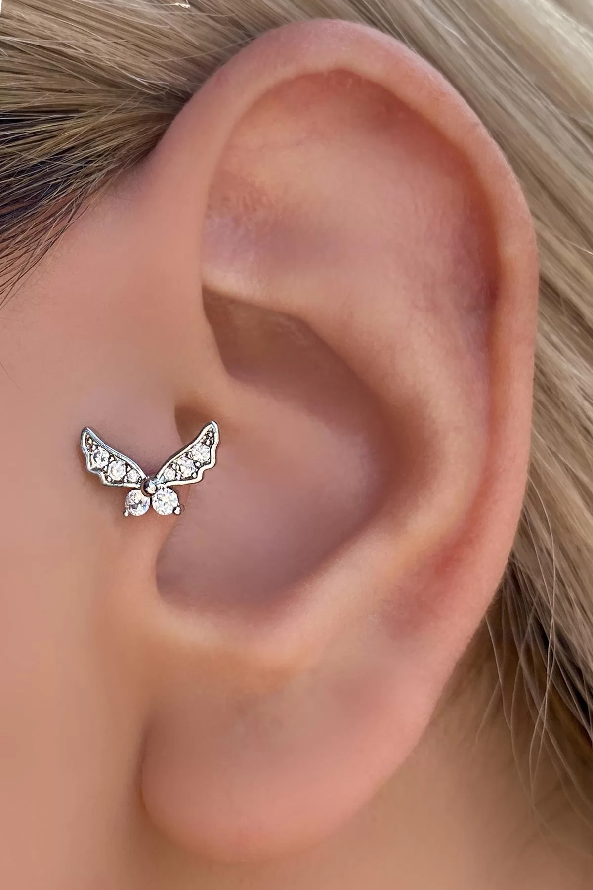 Gümüş Renk Cerrahi Çelik Kelebek Figürlü Tragus/Kıkırdak Küpe/Piercing (Tek)
