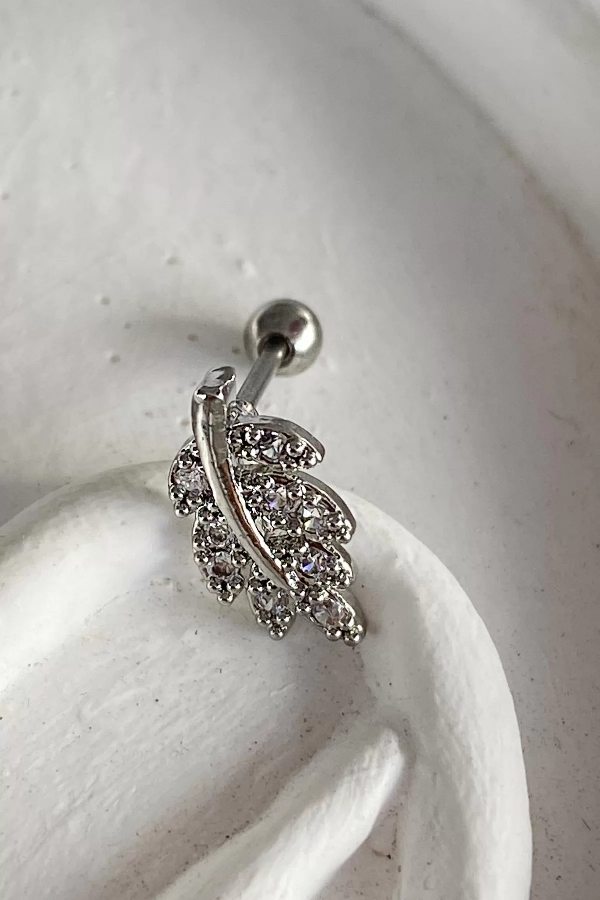 Gümüş Renk Cerrahi Çelik Yaprak Figürlü Tragus/Kıkırdak Küpe/Piercing (Tek)