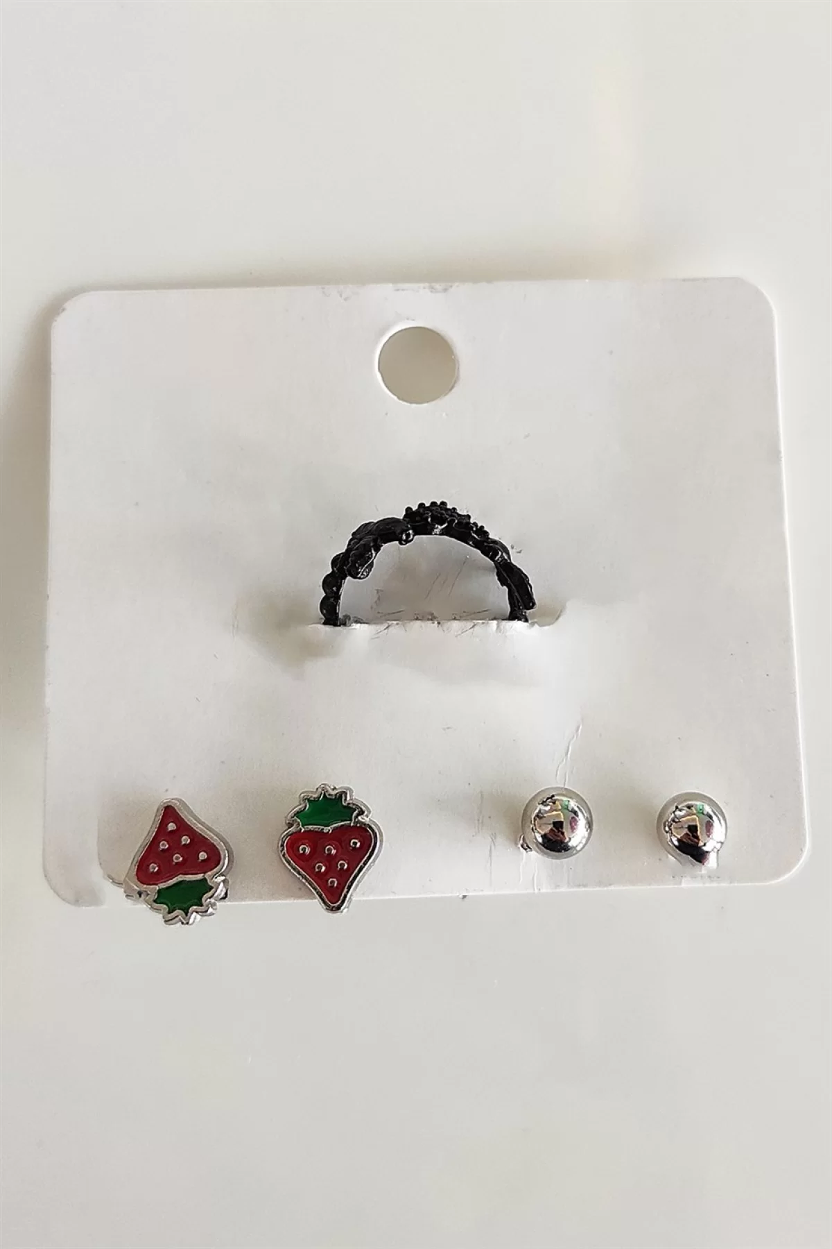 Gümüş Renk Çilek Figürlü Küpe Set Ve Yüzük