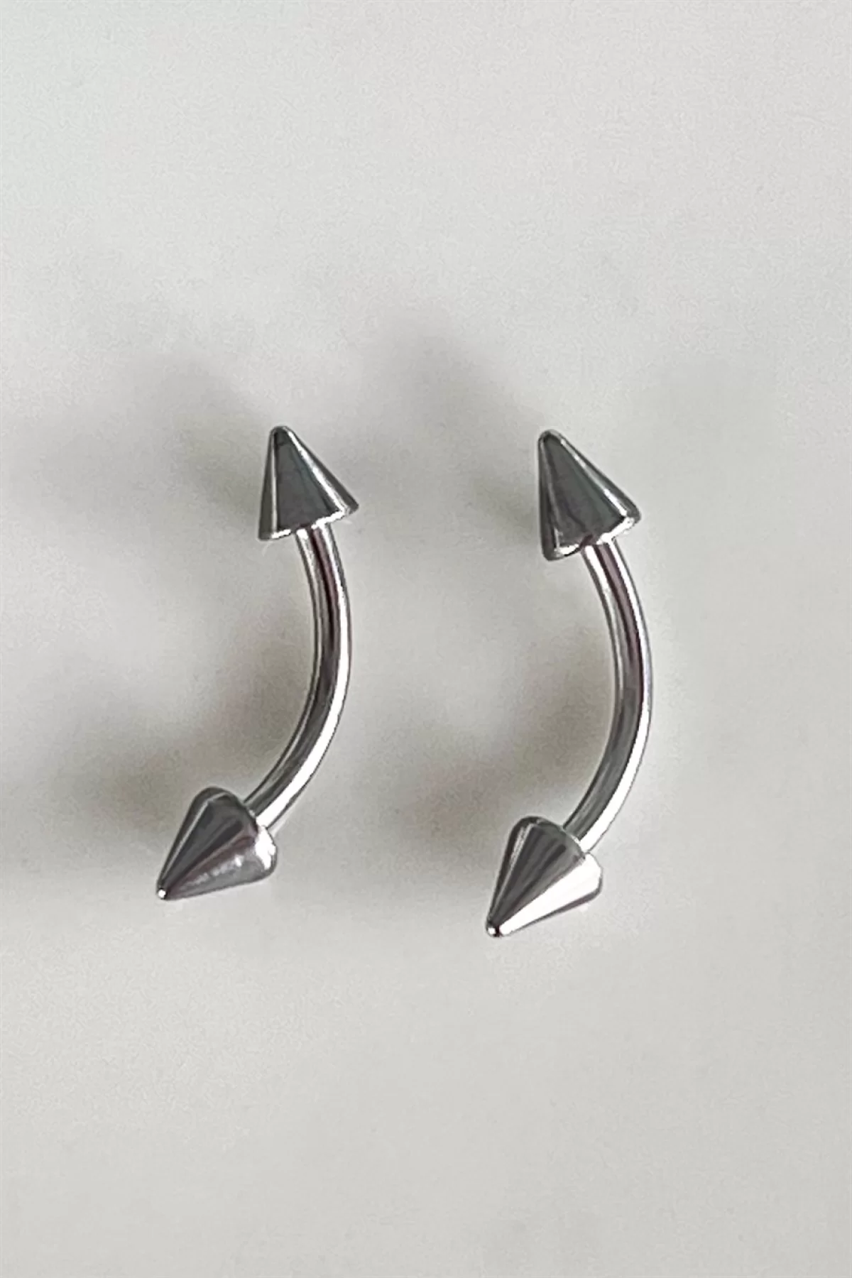Gümüş Renk Ok Detaylı Çelik Piercing (Çift)