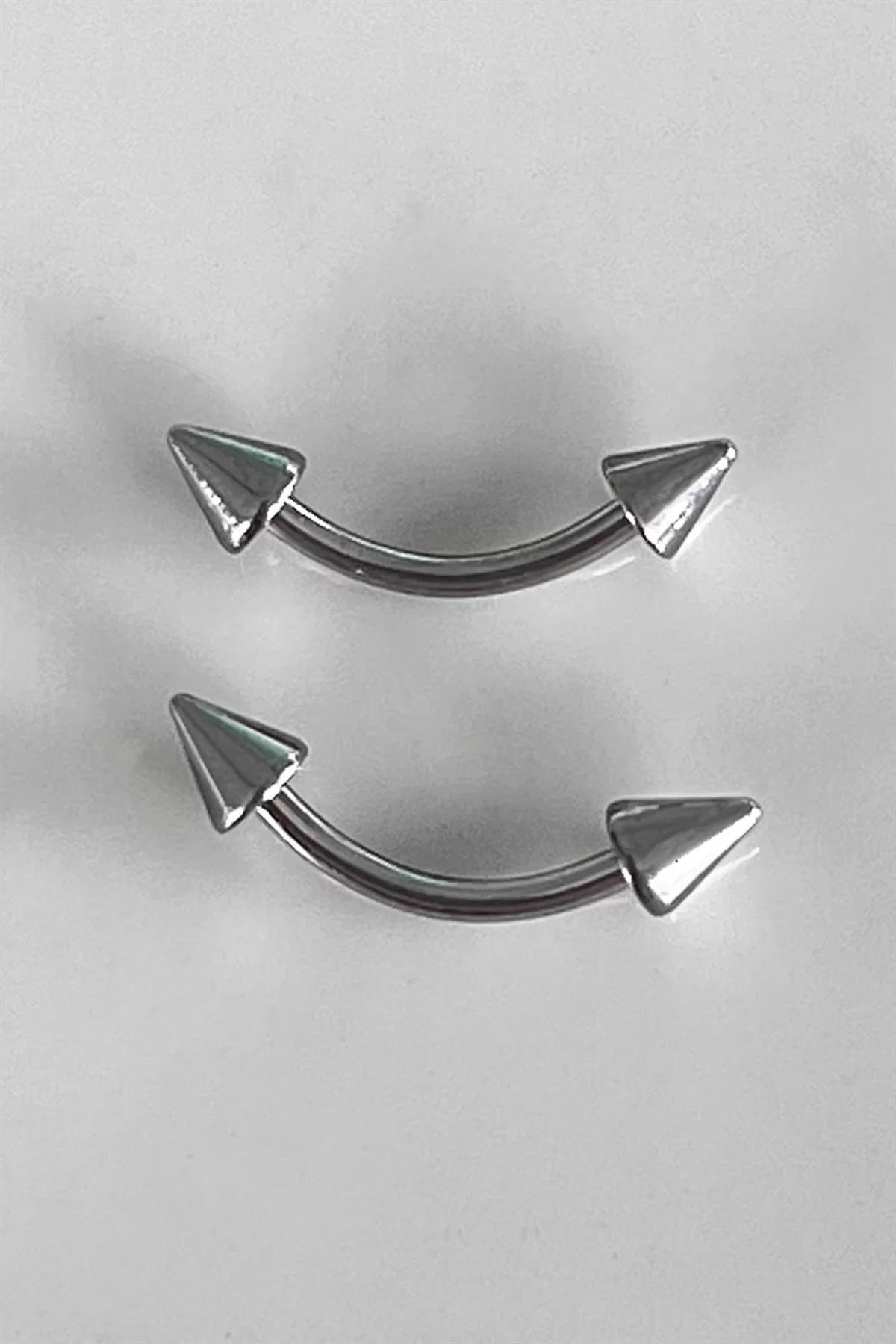 Gümüş Renk Ok Detaylı Çelik Piercing (Çift)
