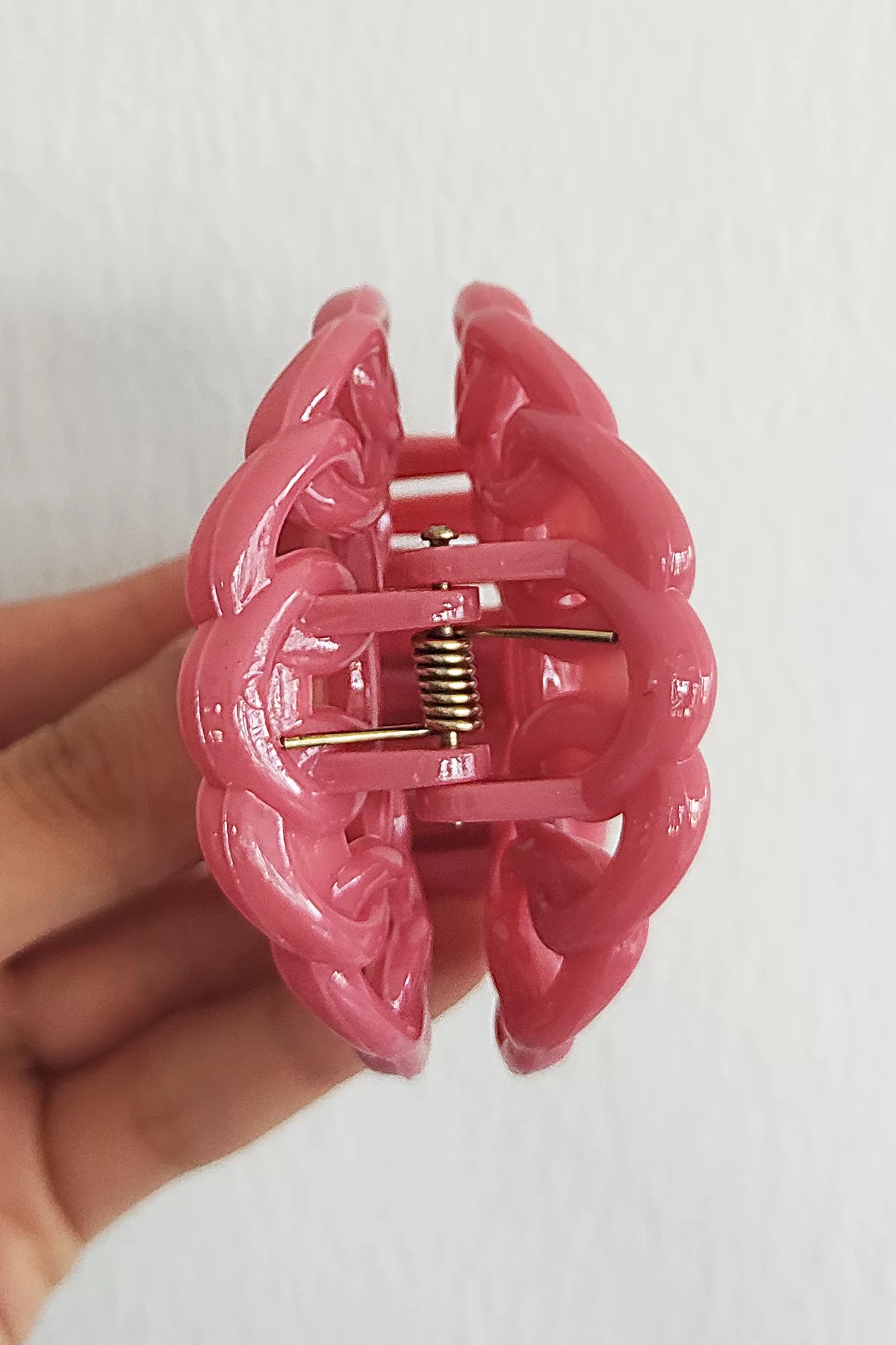 Koyu Pembe Renk Zincir Detaylı Mandal Toka