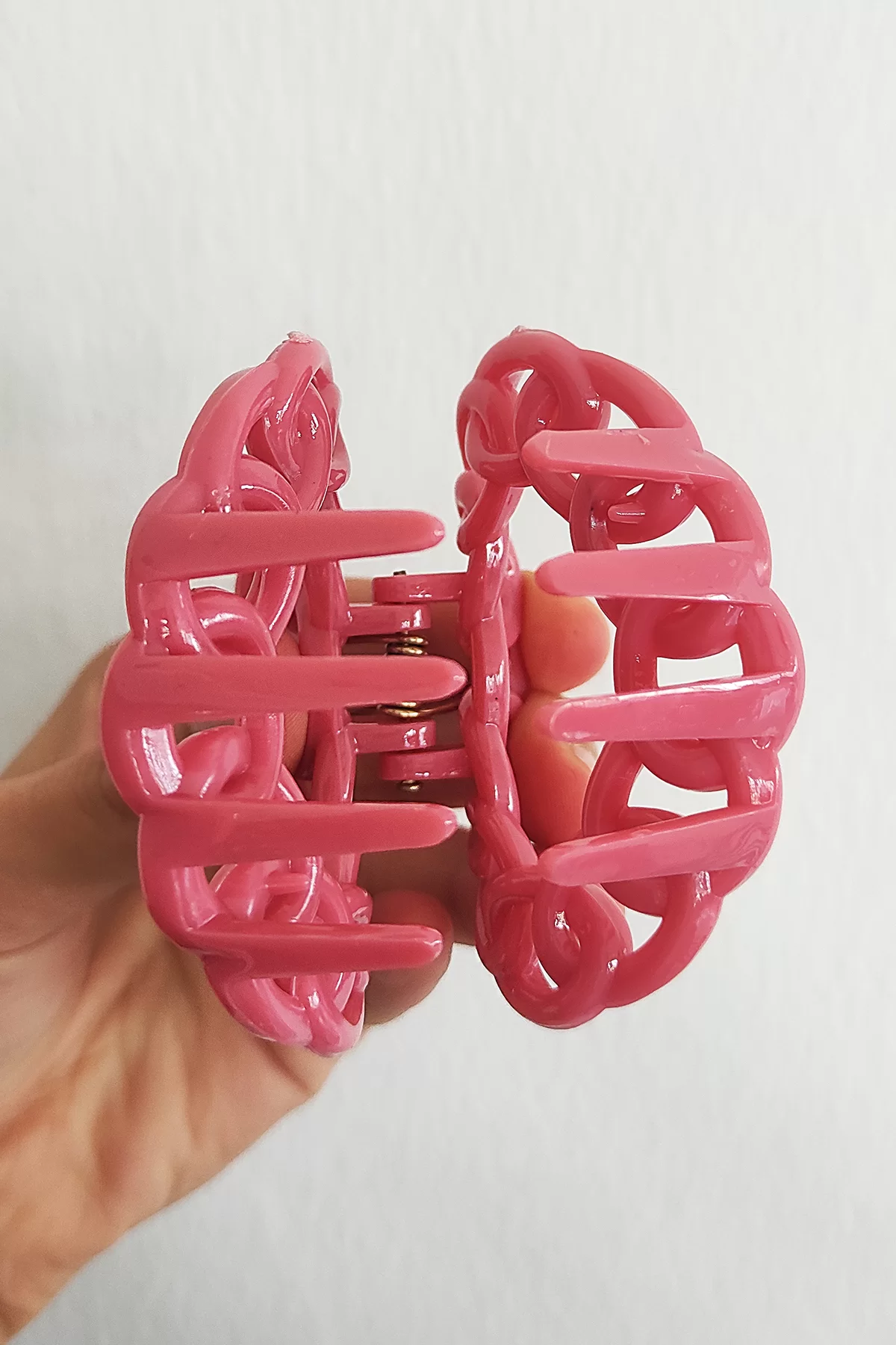 Koyu Pembe Renk Zincir Detaylı Mandal Toka