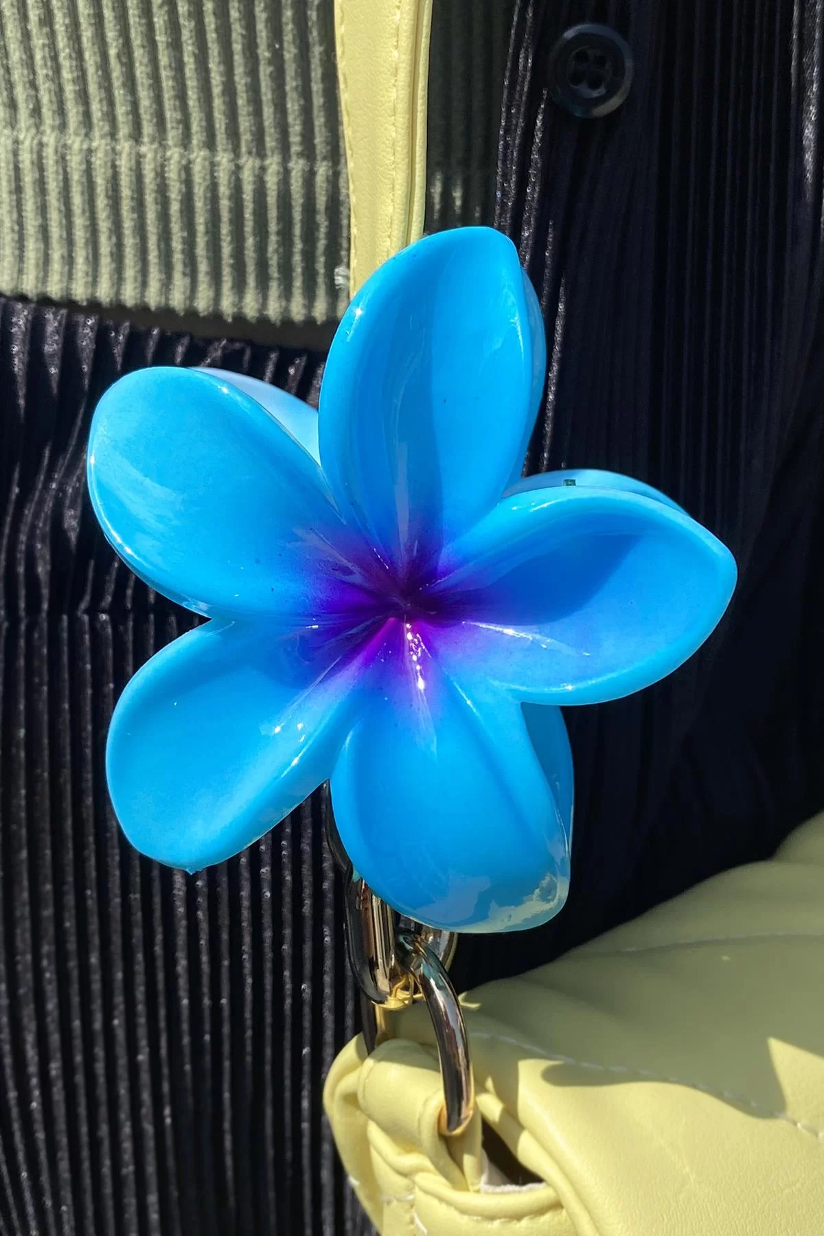 Mavi Ve Mor Renk Lotus Çiçek Mandal Toka