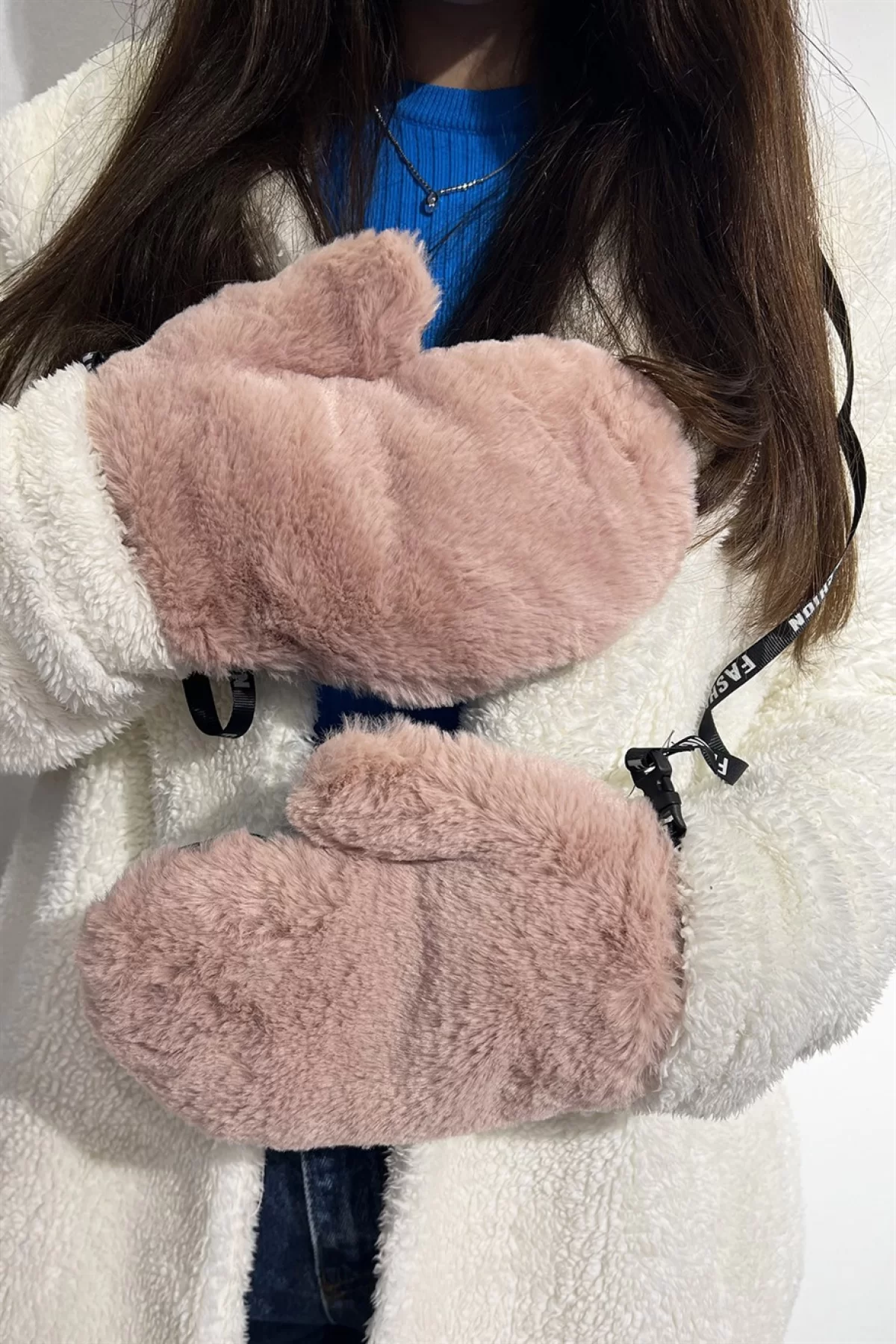 Pembe Renk Boyundan Askılı Peluş Eldiven