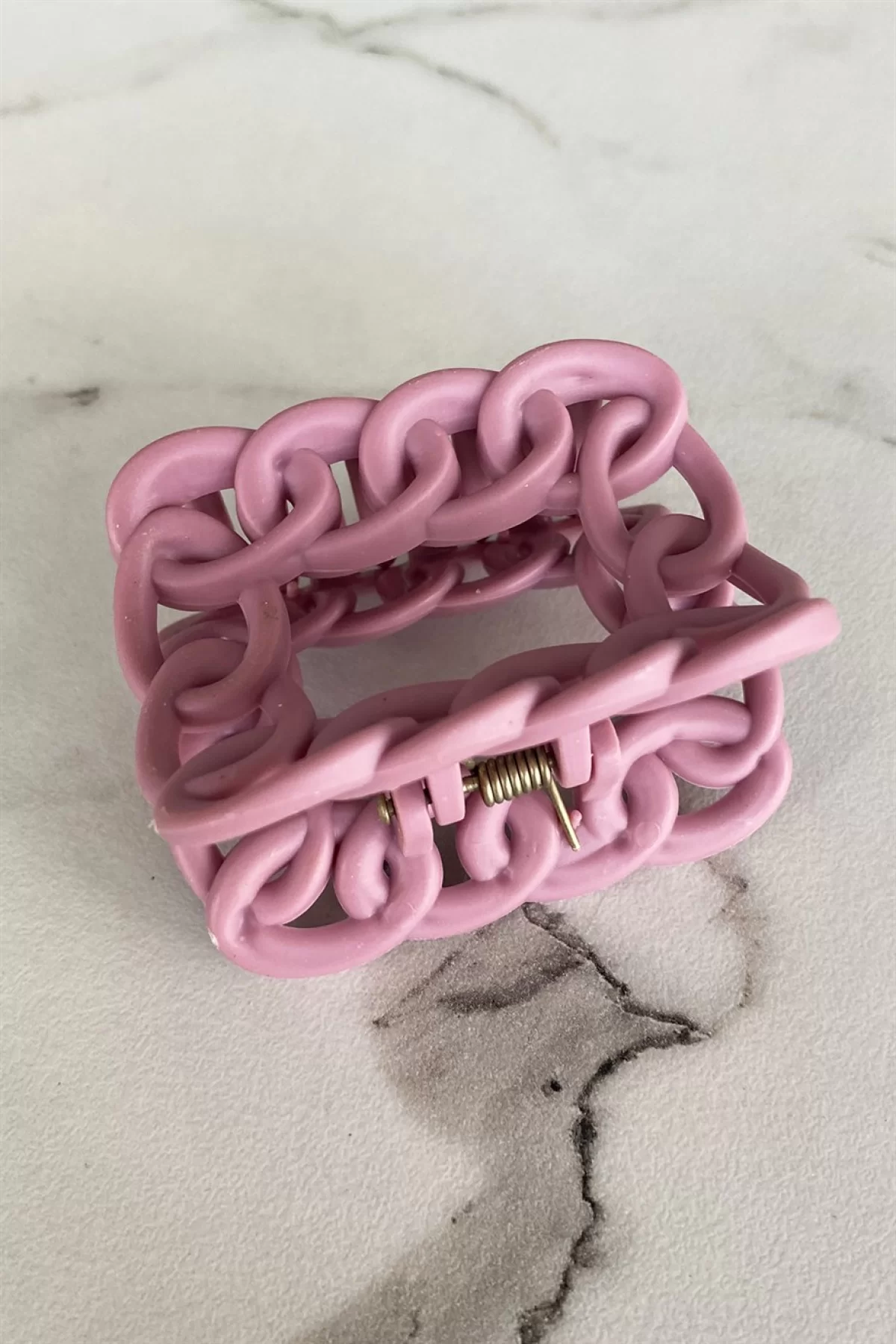 Pembe Renk Zincir Detaylı Mandal Toka