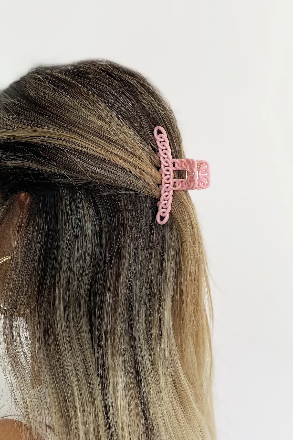 Pembe Renk Zincir Detaylı Mandal Toka