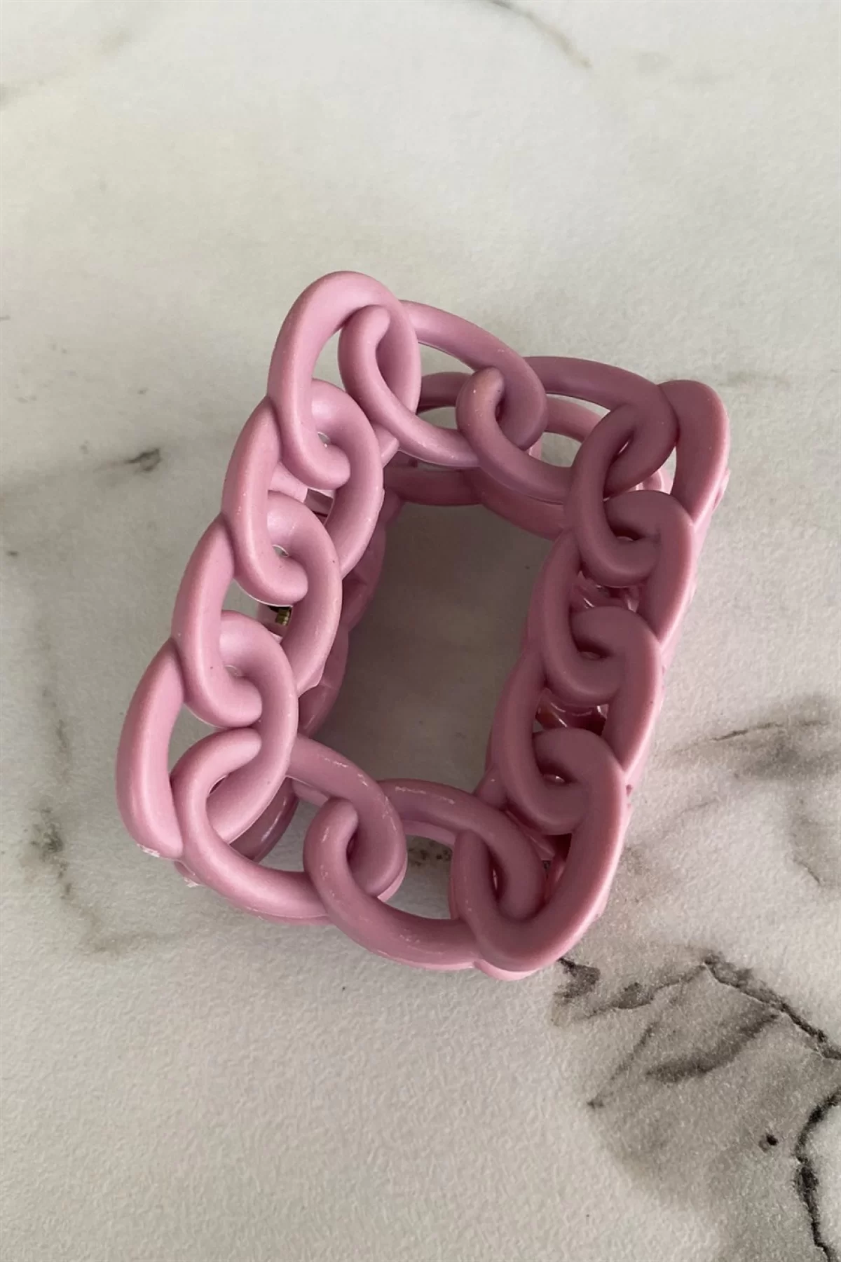 Pembe Renk Zincir Detaylı Mandal Toka