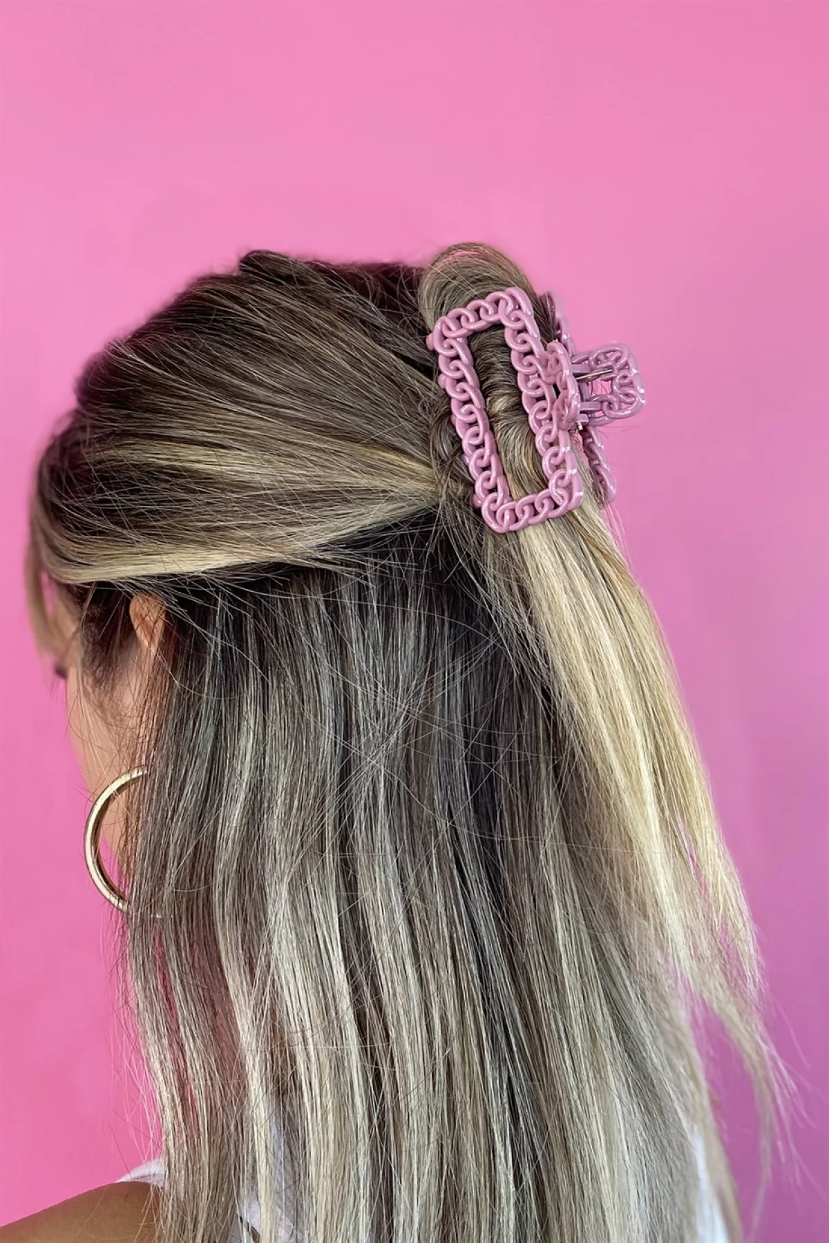 Pembe Renk Zincir Detaylı Mandal Toka