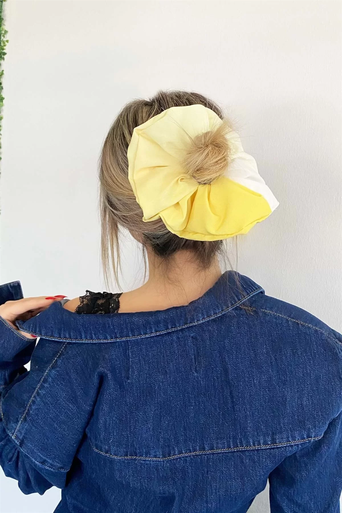 Sarı Ve Beyaz Renk Büyük Boy Scrunchies Lastik Toka