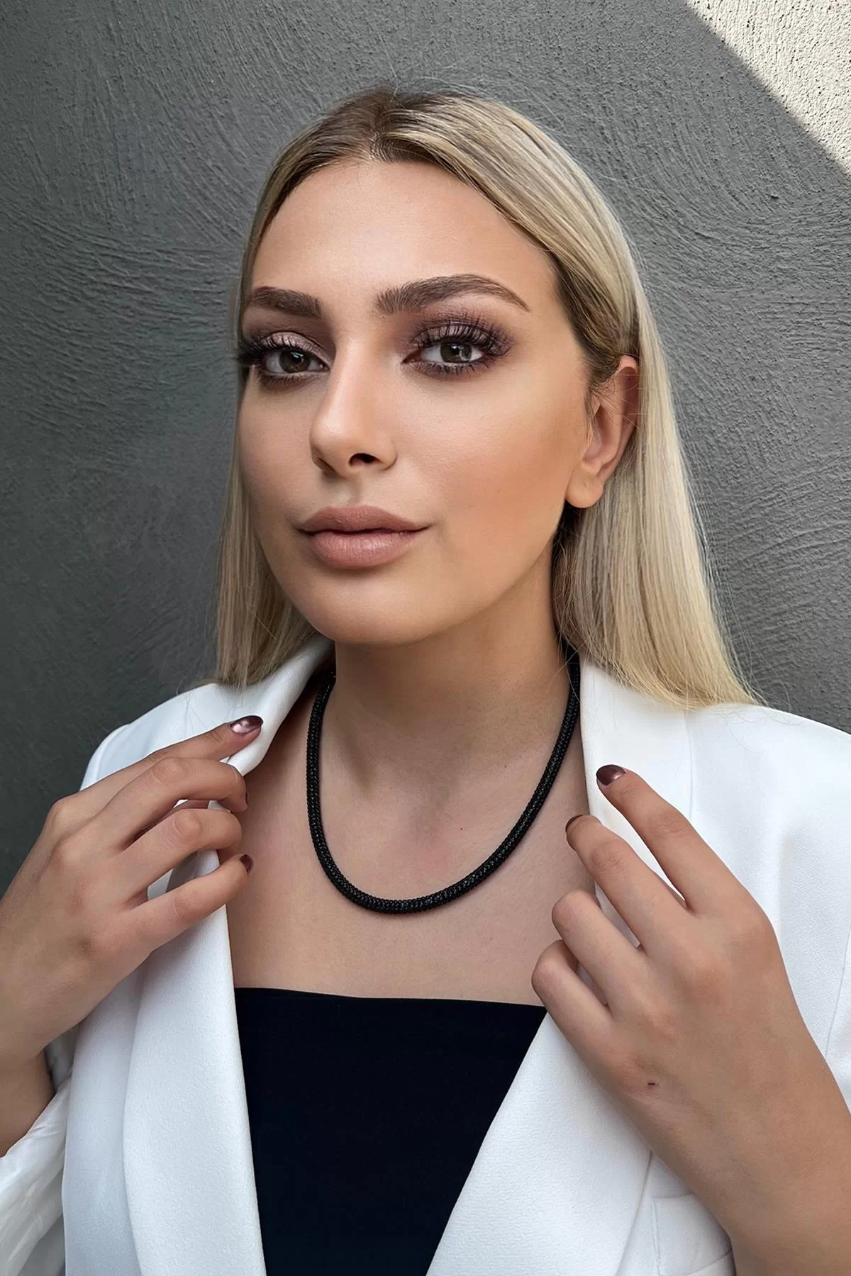 Siyah Renk Taşlı Kolye
