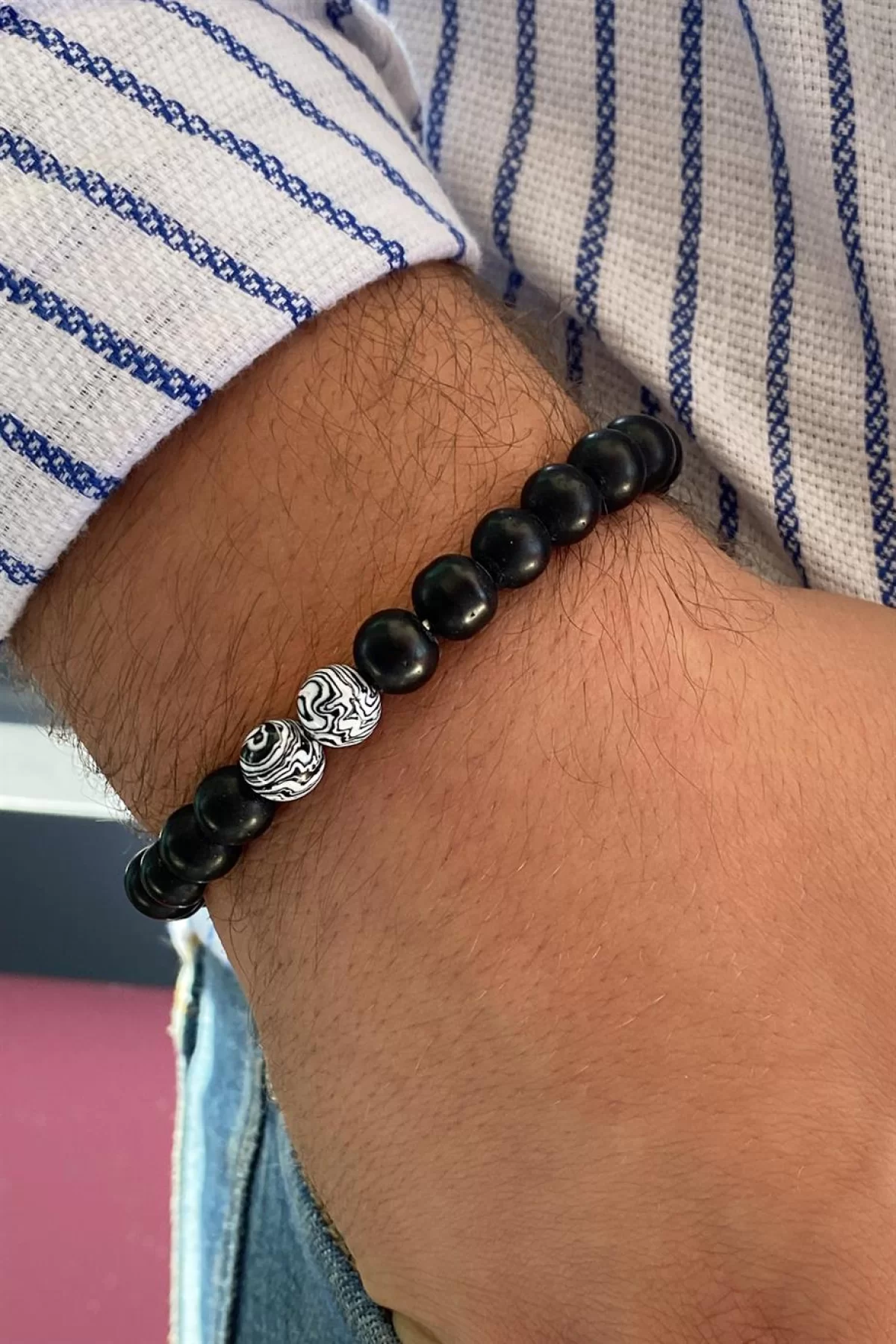 Siyah Ve Beyaz Renk Boncuk Detaylı Erkek Bileklik