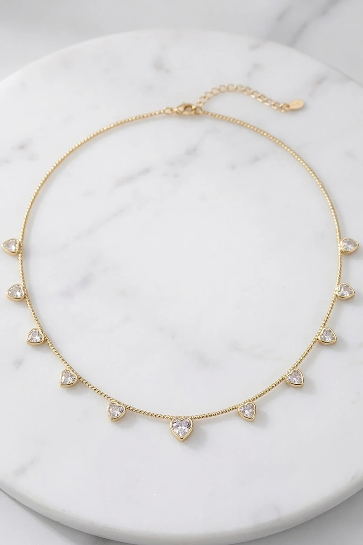 Altın Renk Kalp Figürlü Choker Kolye