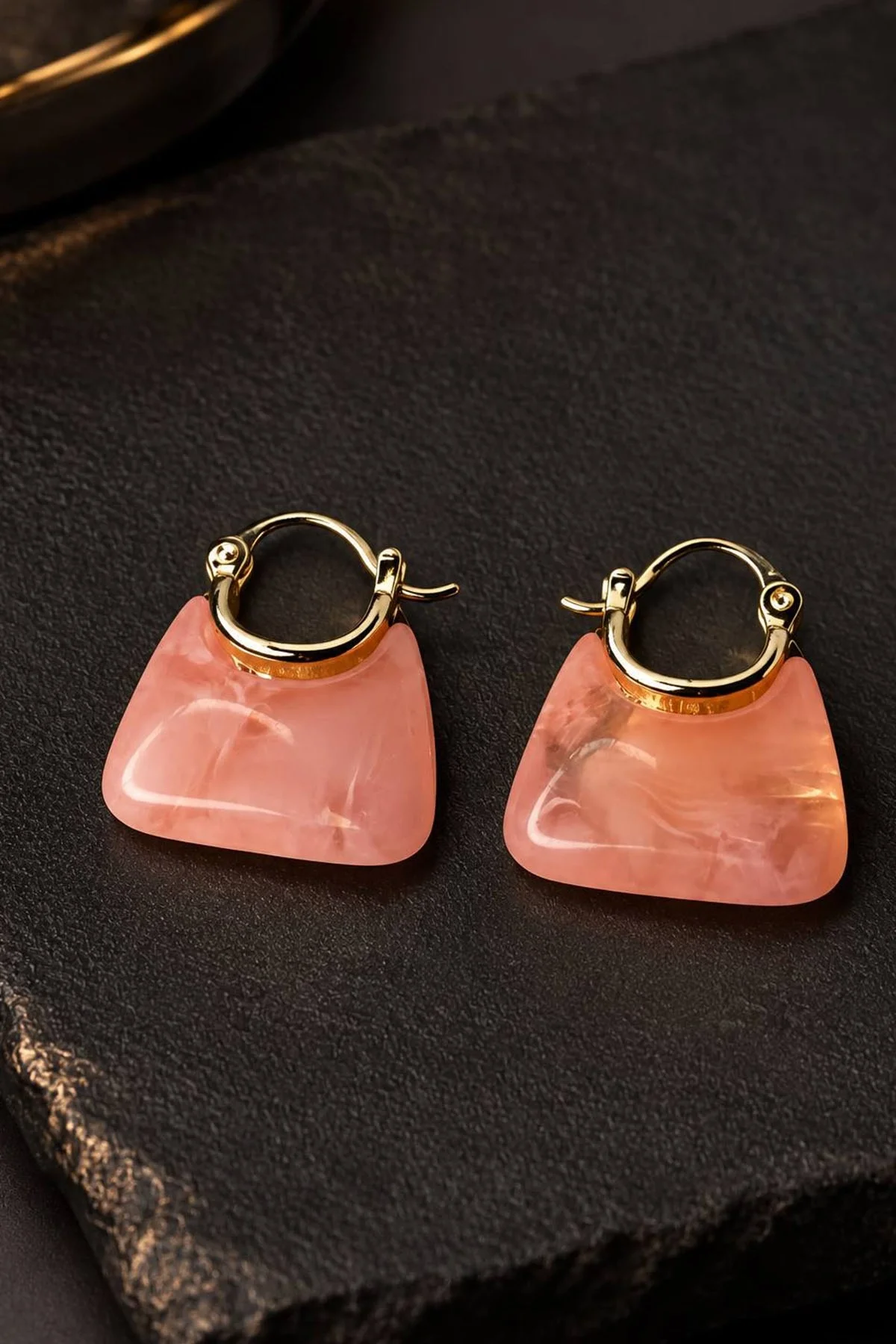 Altın Renk Pembe Mineli Küpe (Çift)