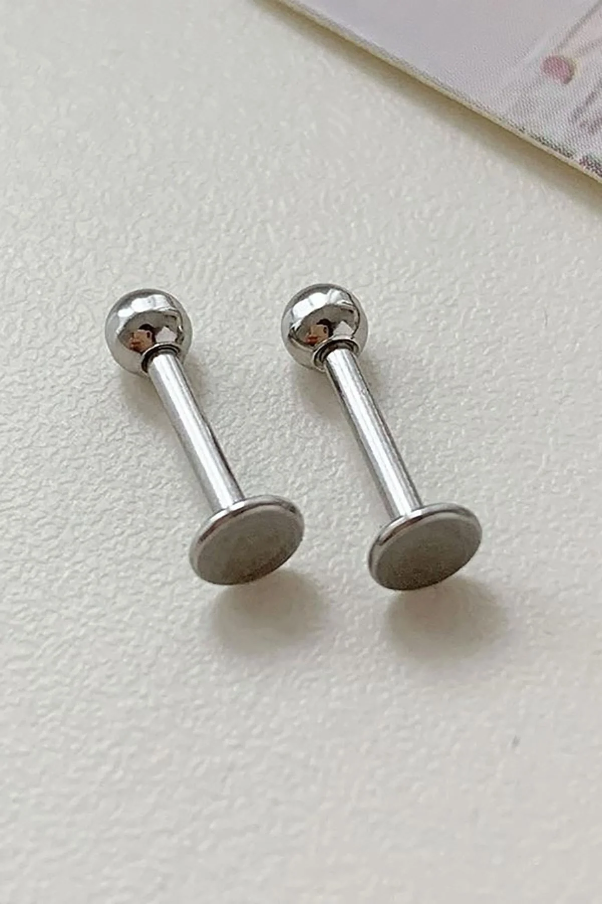 Top Detaylı Gümüş Renk Piercing