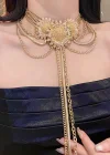 Altın Renk Çiçek Figürlü Tasarım Kolye