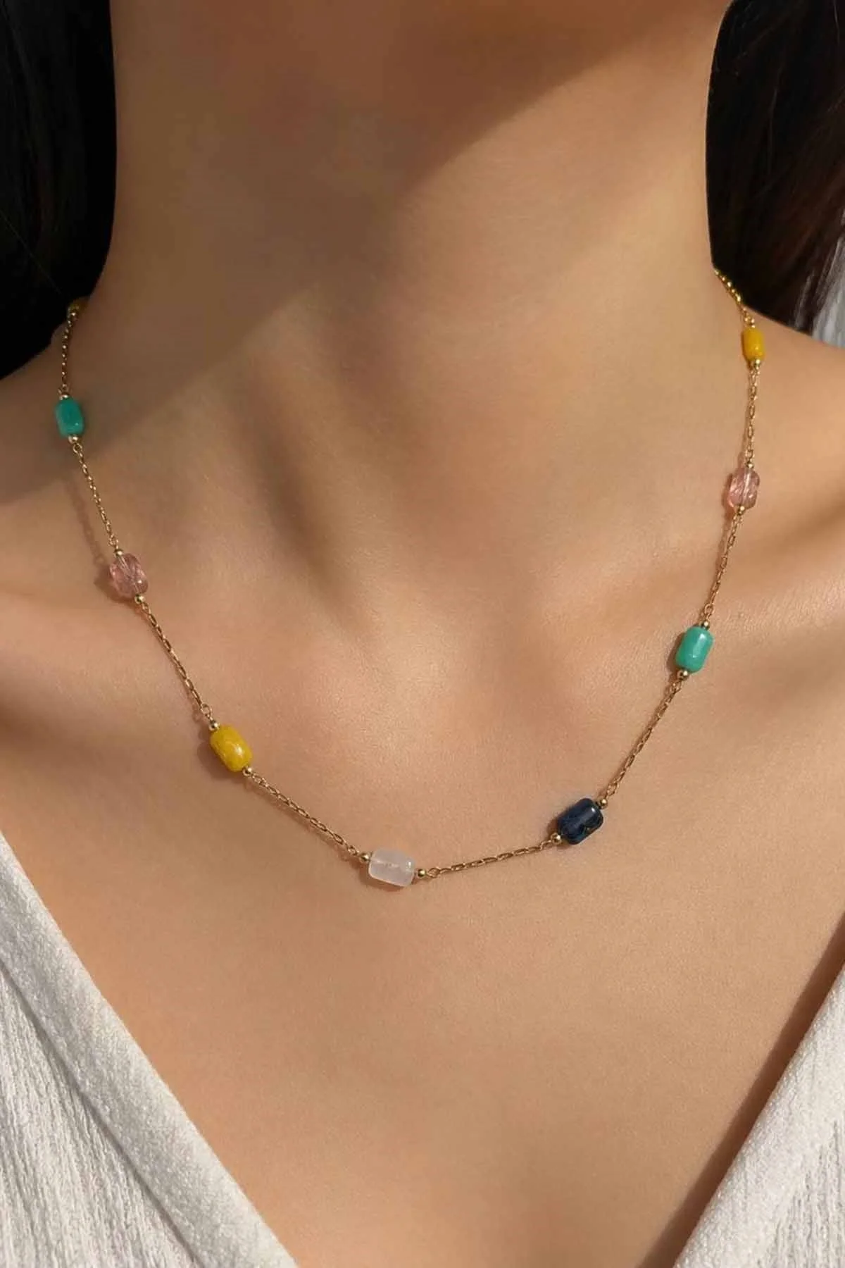Altın Renk Taş Detaylı Çelik Kolye