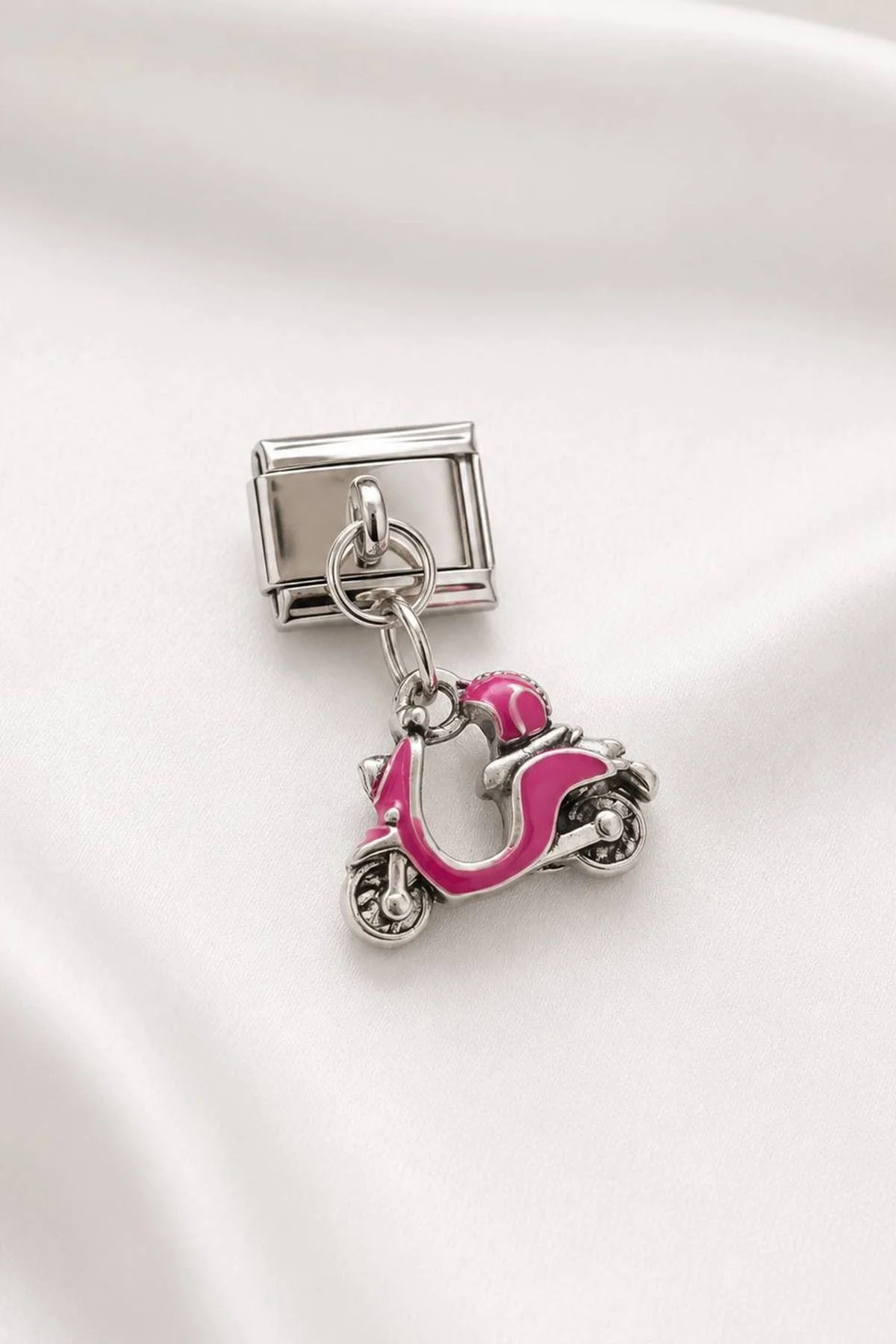 Gümüş Renk Motor Figürlü Taş Detaylı  Çelik Nomination Charm (Tek)