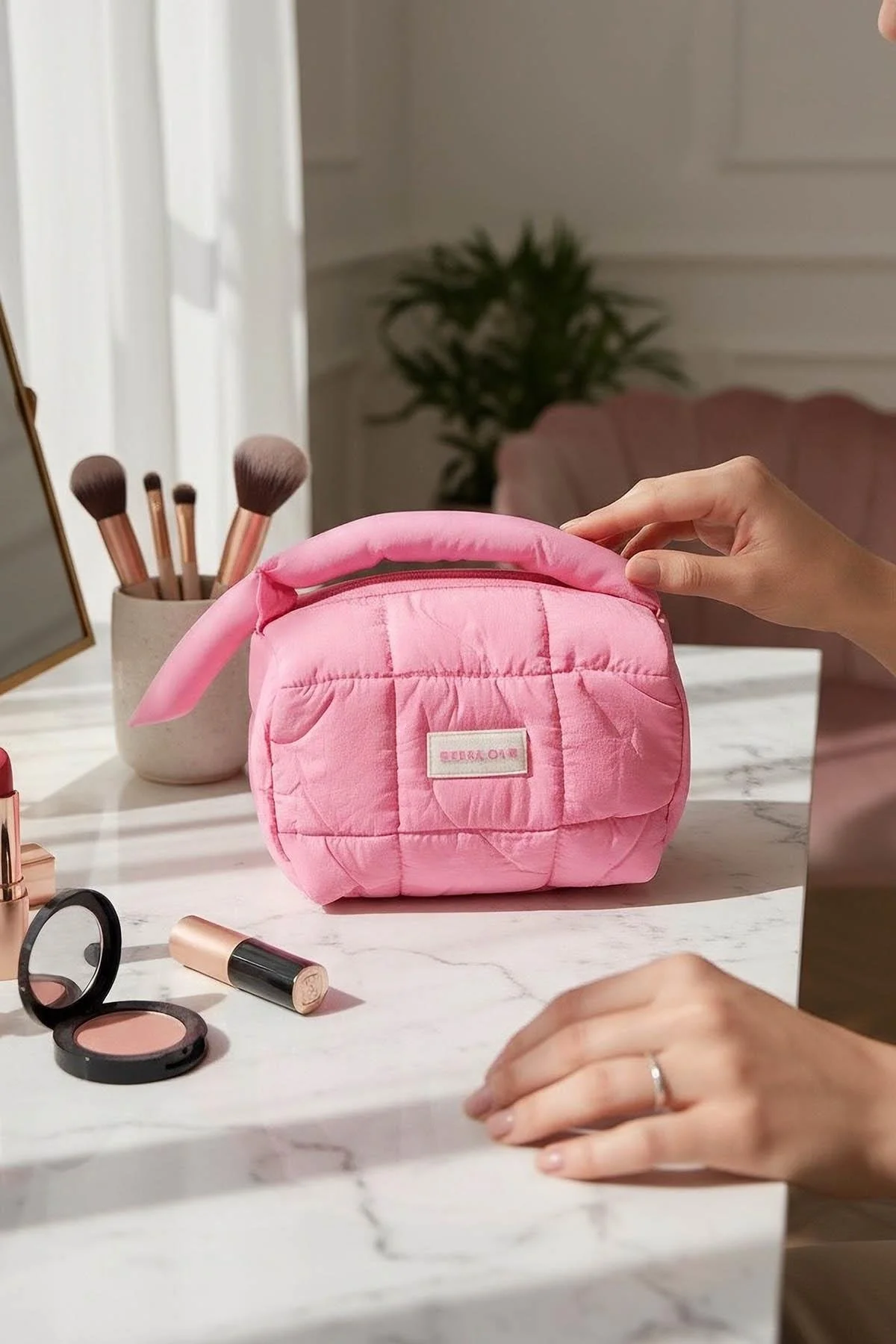 Pembe Renk Makyaj Çantası