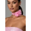 Açık Pembe Renk Çiçek Detaylı Choker Kolye