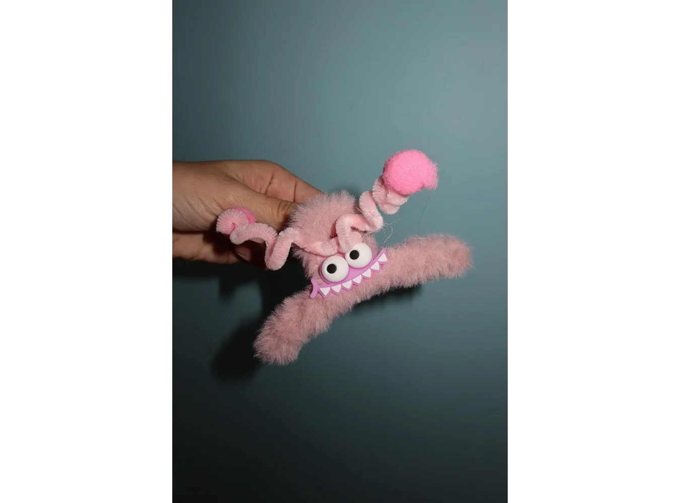 Pudra Renk Canavar Figürlü Peluş Mandal Toka