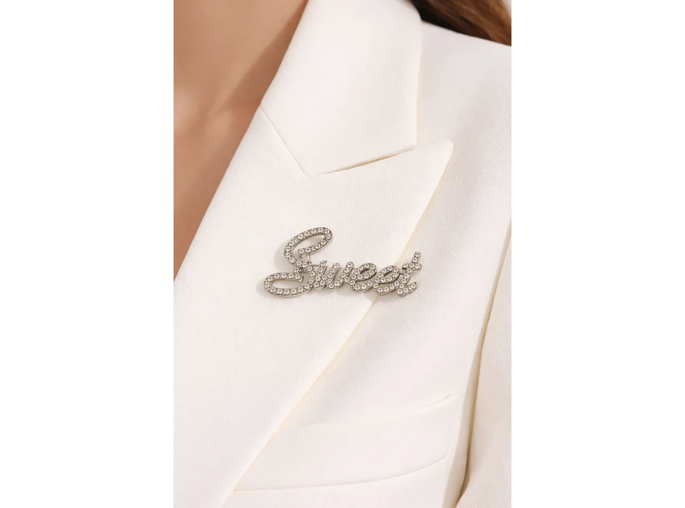 Gümüş Renk Sweet Yazılı Taşlı Broş
