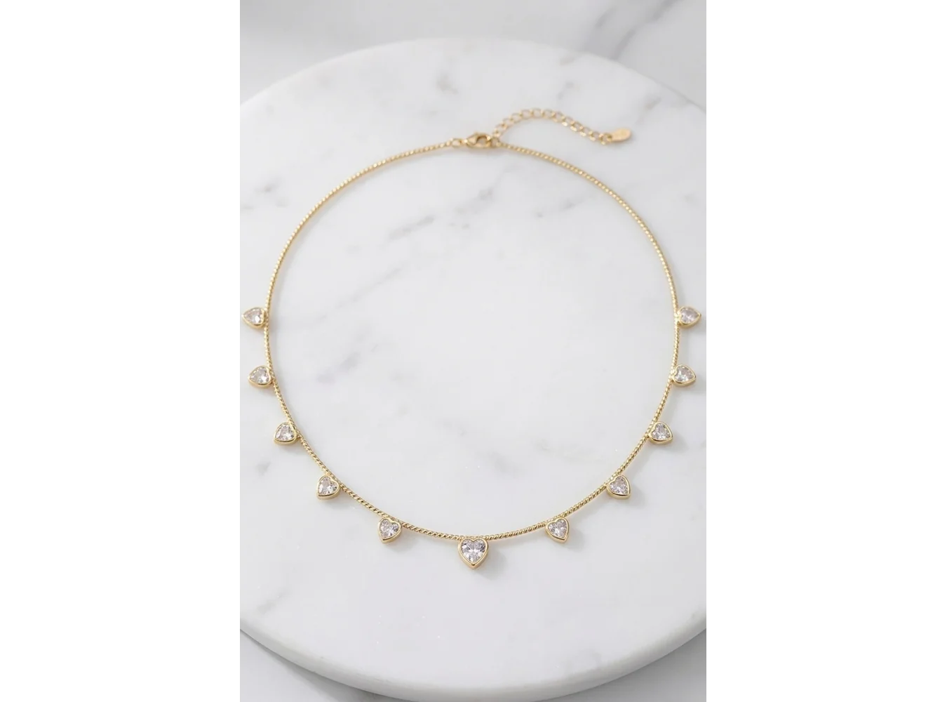 Altın Renk Kalp Figürlü Choker Kolye