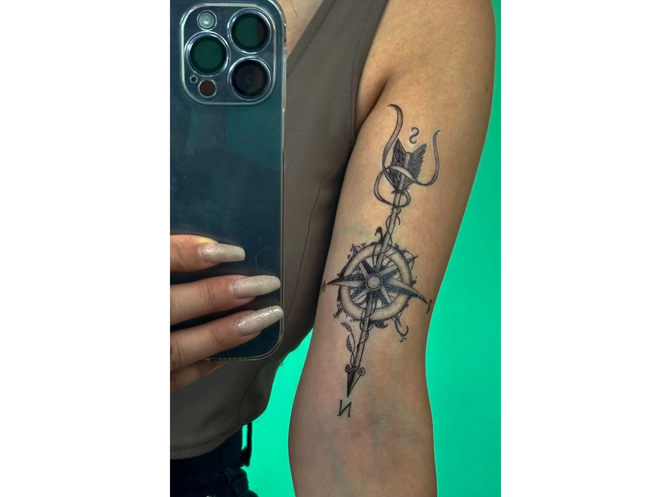 Geçici Pusula Figürlü Dövme Tatto
