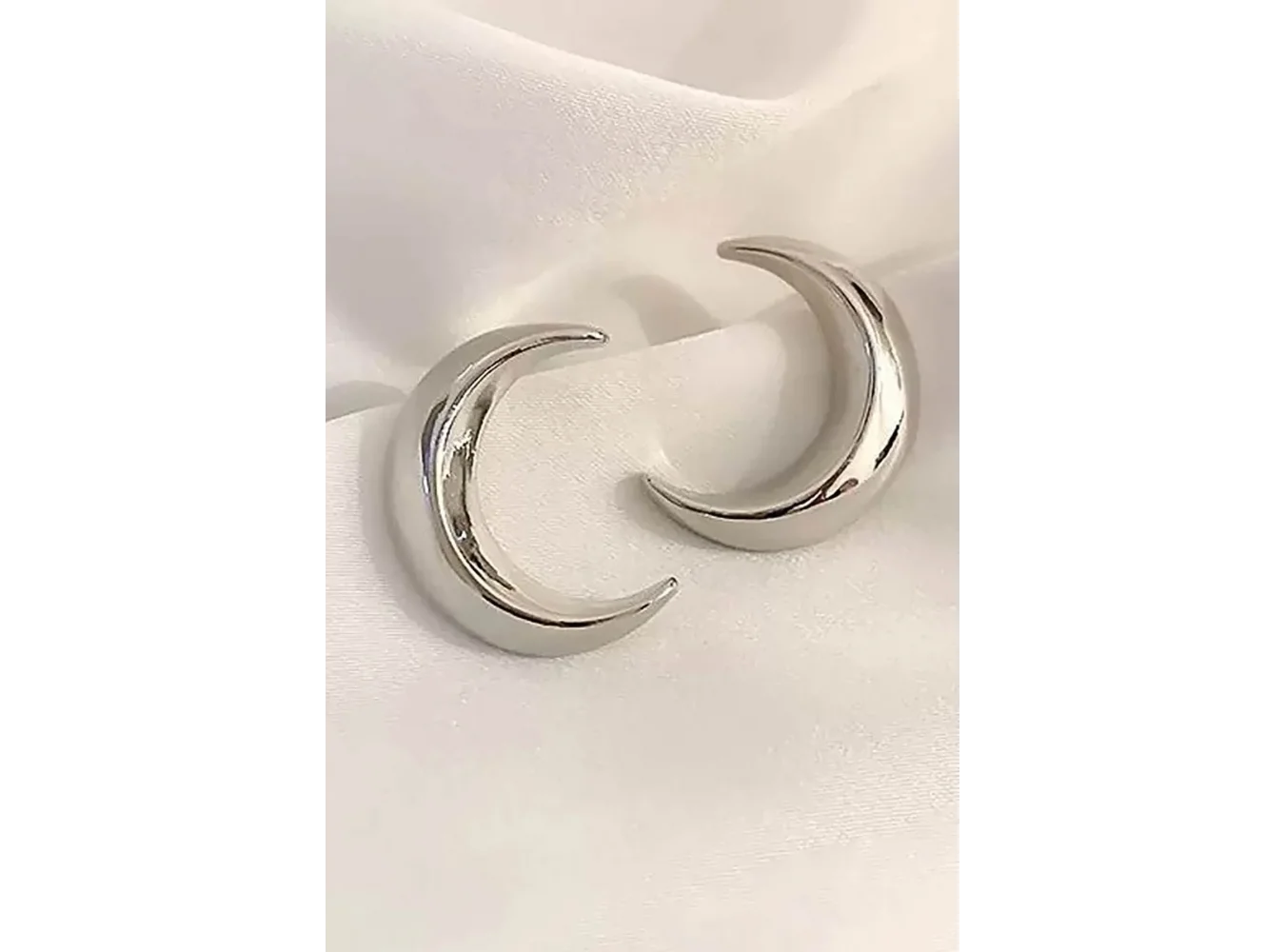 Gümüş Renk Ay Figürlü  Çelik Küpe (Çift)