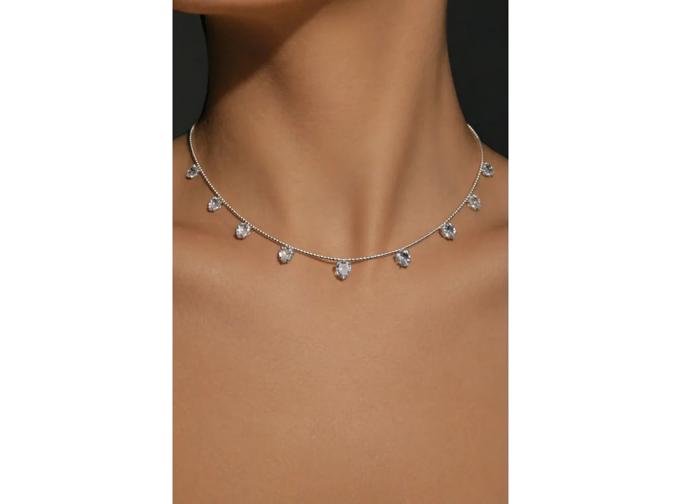 Gümüş Renk Kalp Figürlü Choker Kolye
