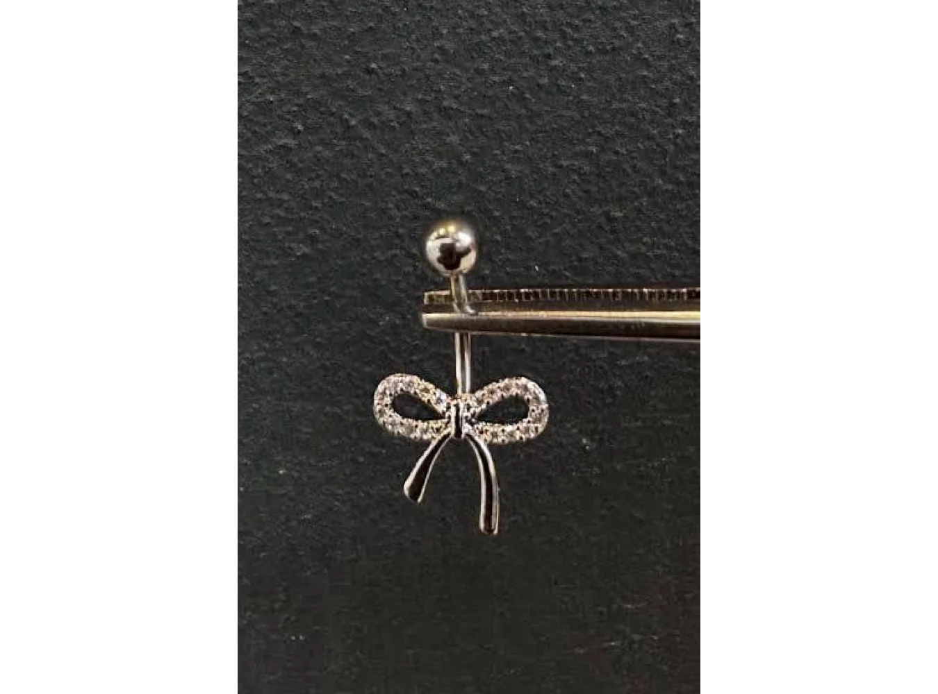 Gümüş Renk Kurdele Figürlü Cerrahi Çelik Göbek Piercing