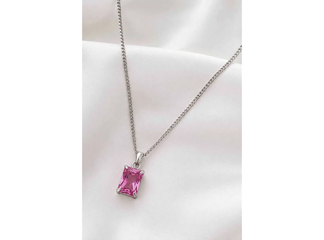 Gümüş Renk Pembe Taş Detaylı Çelik Kolye