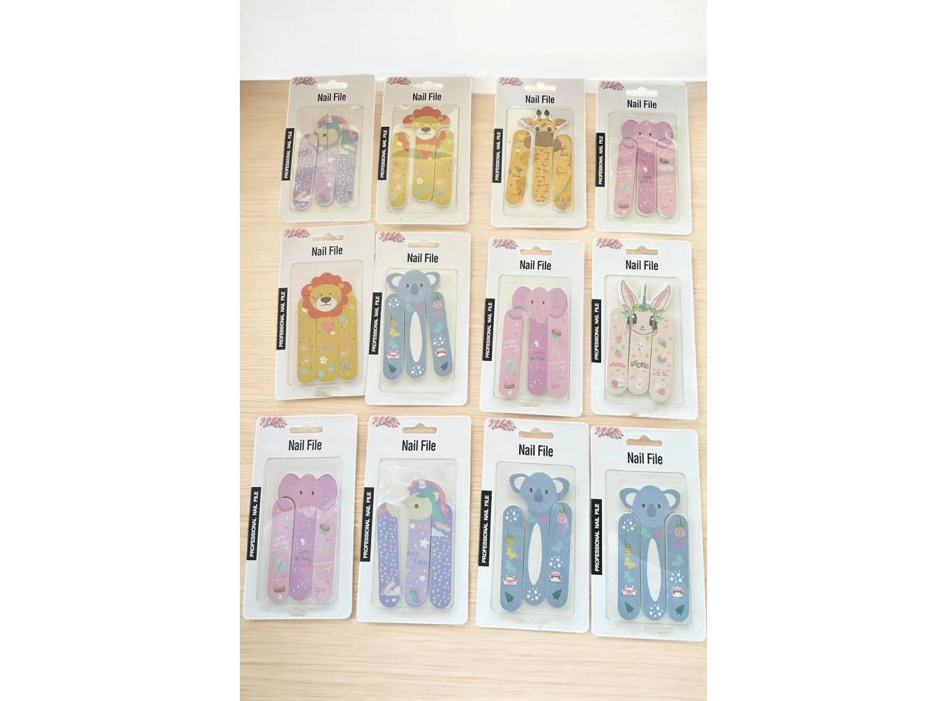 Karışık Renk 12li Hayvan Figürlü Törpü Set