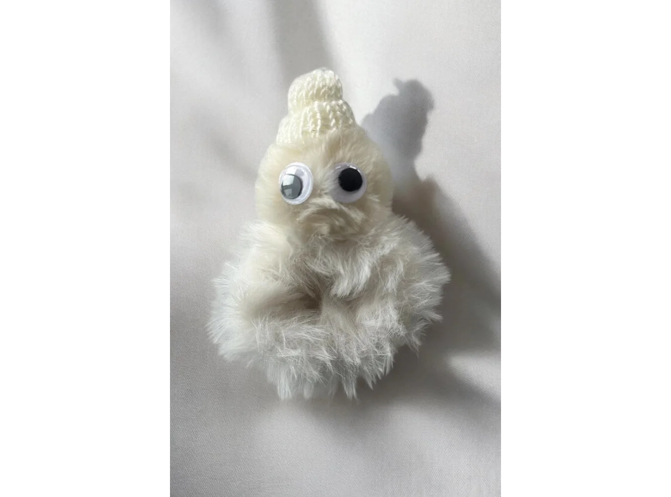 Krem Renk Canavar Figürlü Peluş Simit Toka