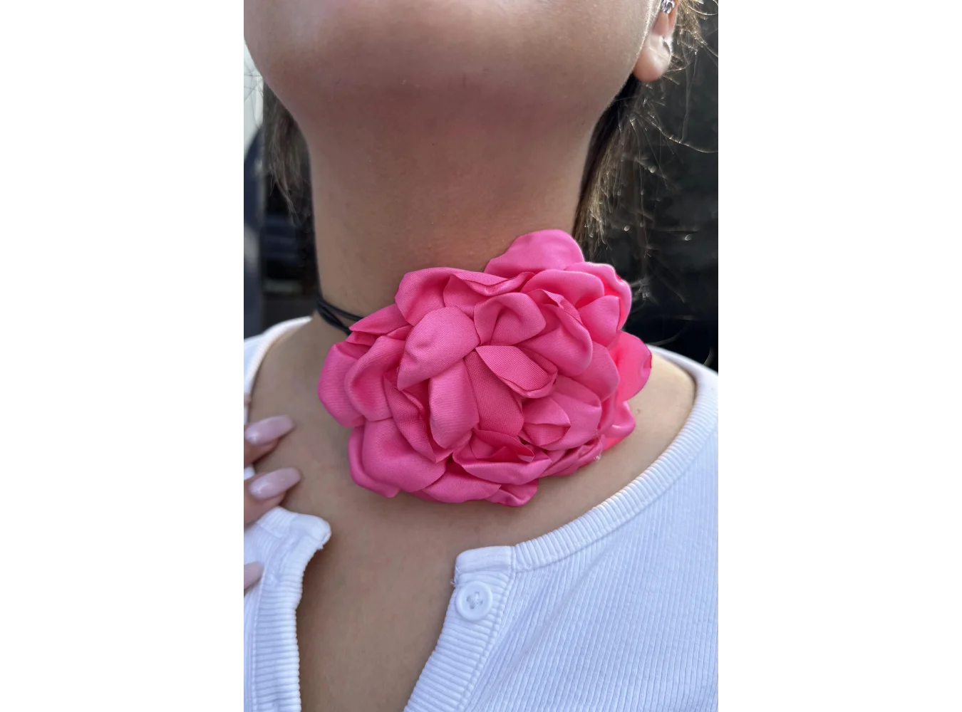 Pembe Renk Gül Detaylı İpli Choker Kolye