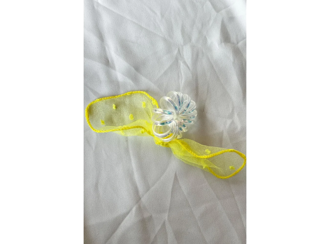 Sarı Renk Kurdele Figürlü Helezon Toka