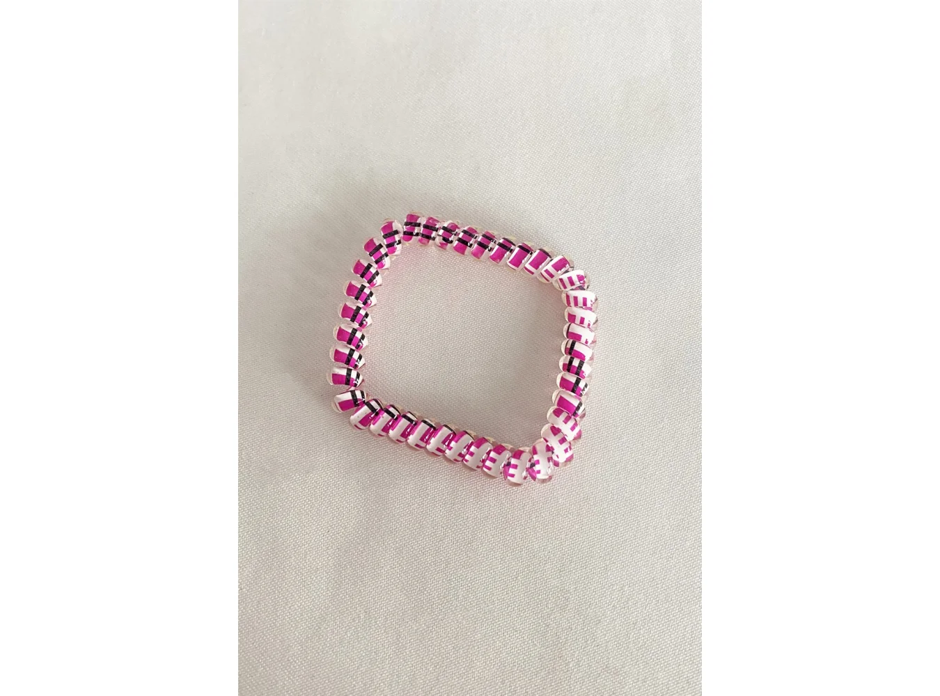 Pembe Renk Siyah Çizgili Helezon Lastik Toka