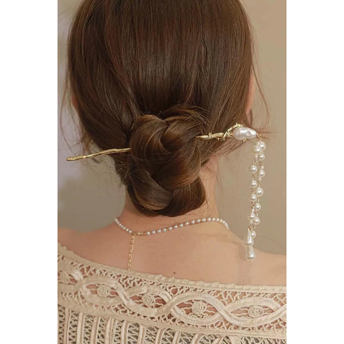 Altın Renk İnci Detaylı Sallantılı Topuz Toka