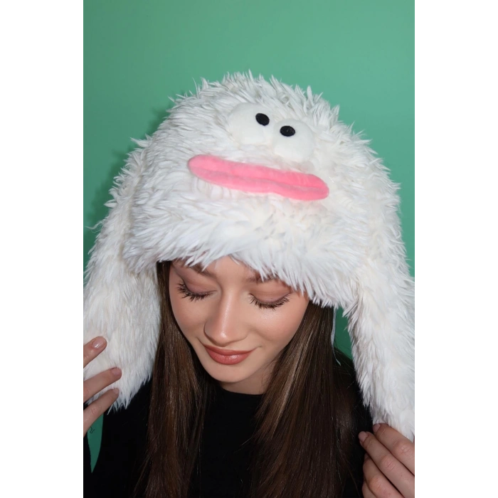 Beyaz Renk Canavar Figürlü Kulaklı Peluş Şapka
