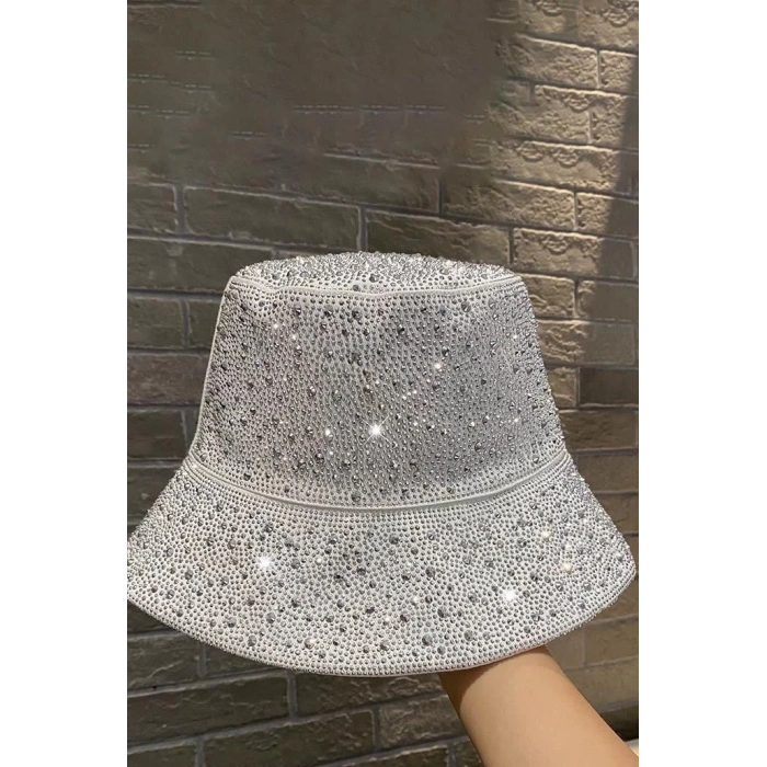 Beyaz Renk Taş Detaylı Tasarım Şapka