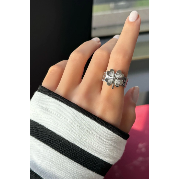 Gümüş Renk Yonca Detaylı Ayarlanabilir Çelik Yüzük