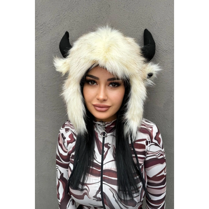 Krem Renk Boynuz Detaylı Peluş Şapka