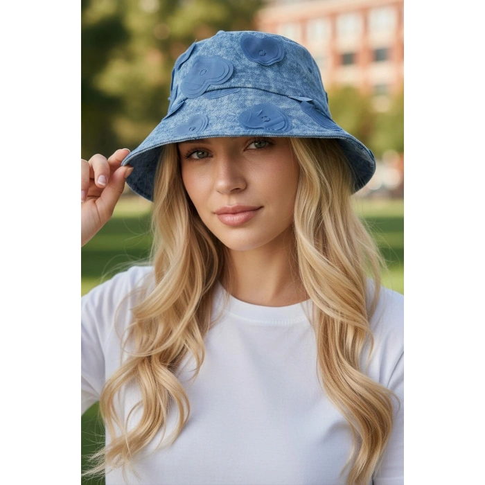 Mavi Renk Kalp Figürlü Tasarım Şapka