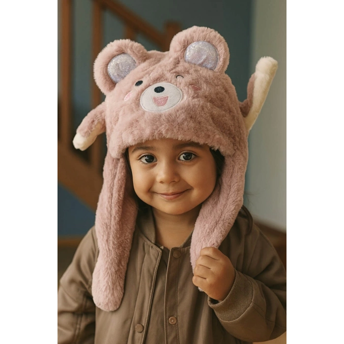 Pudra Renk Ayıcık Figürlü Kulakları Oynayan Peluş Şapka