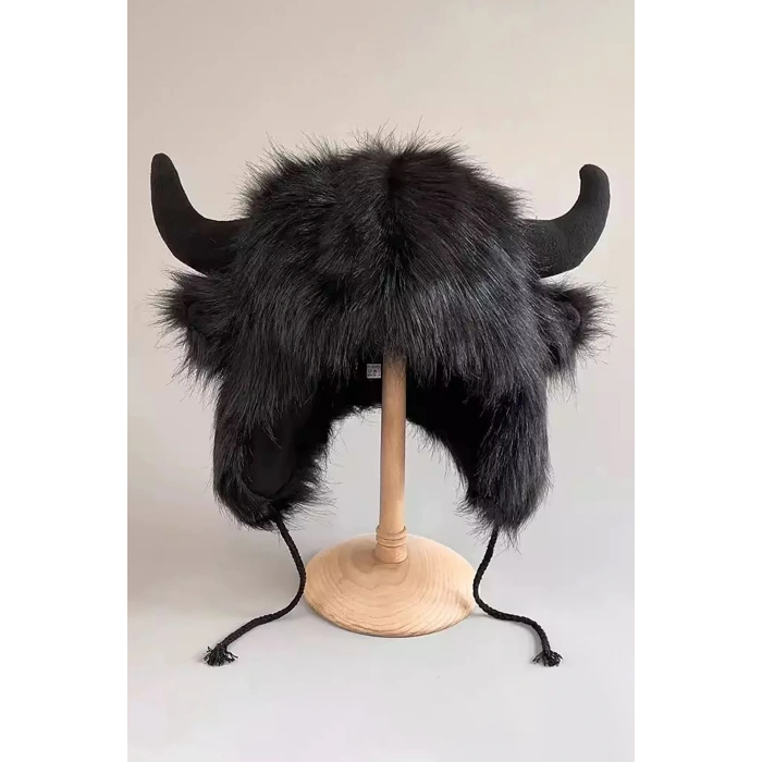 Siyah Renk Boynuz Detaylı Peluş Şapka